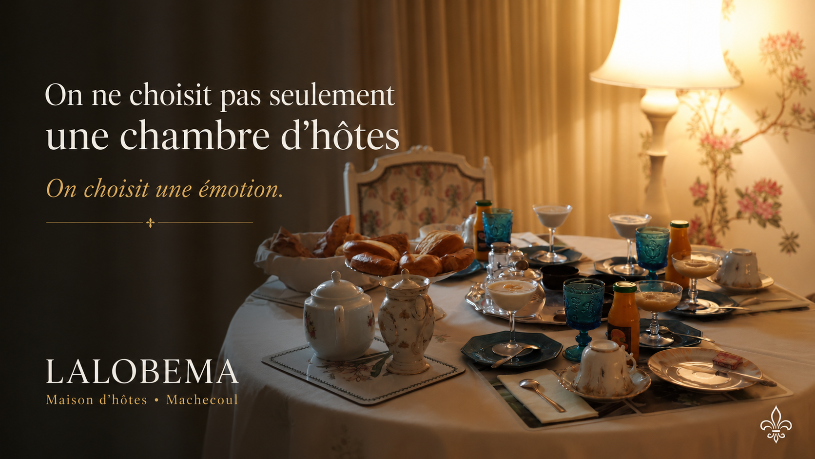 Petit-déjeuner gourmand servi dans la salle à manger de la maison d'hôtes LALOBEMA à Machecoul